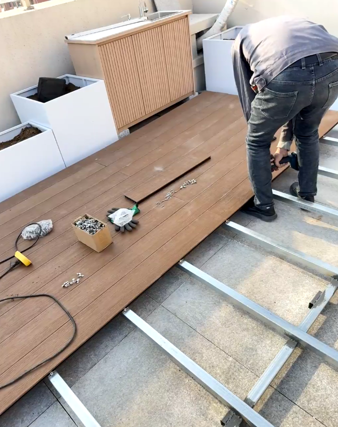 Hur man installerar ihåliga WPC-däck