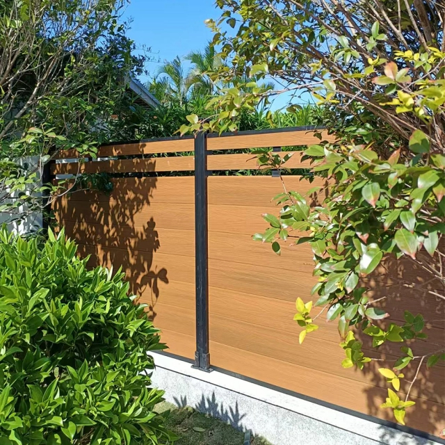 Necowood WPC-stängsel för Madrids kommunala projekt